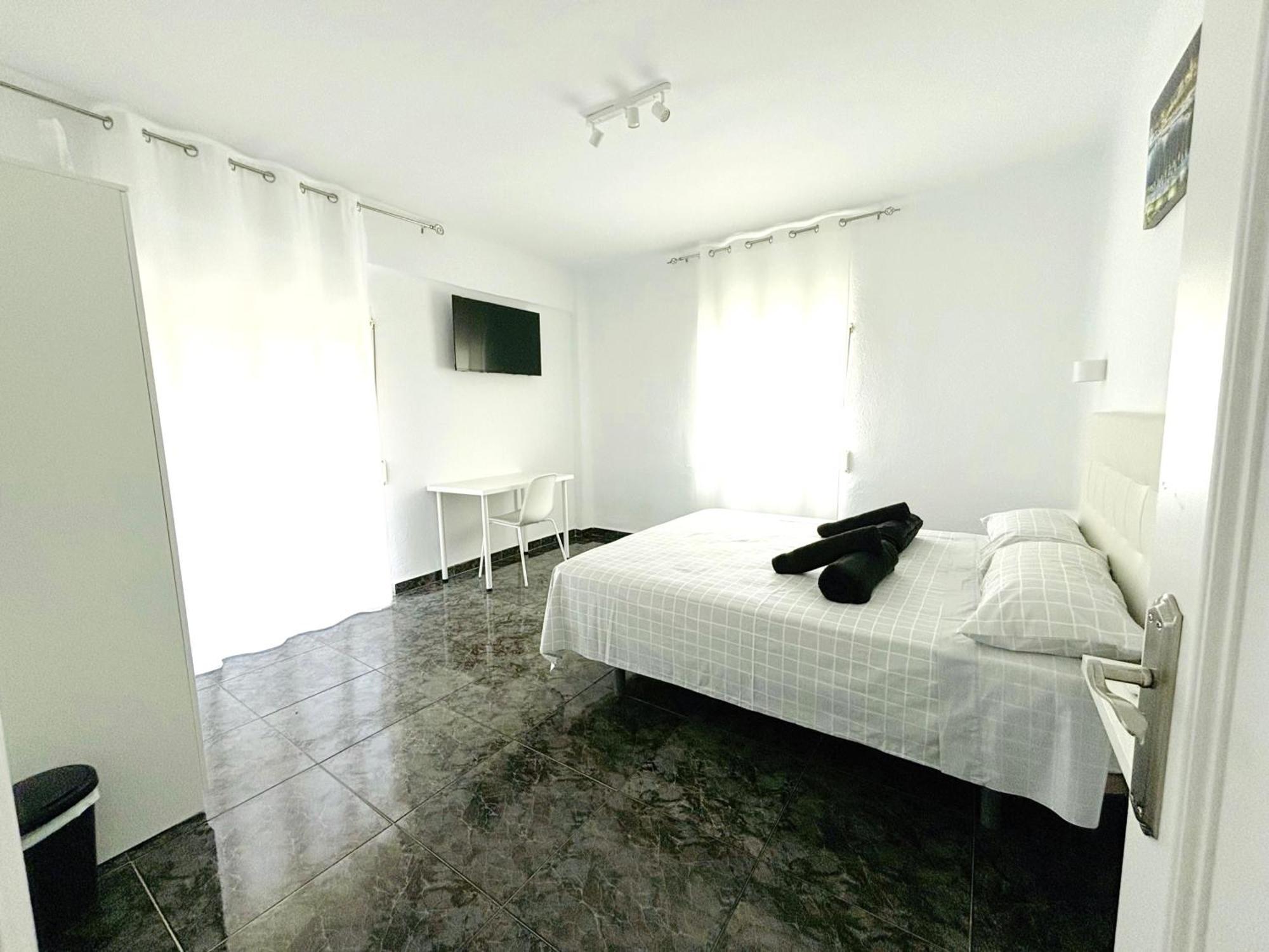 Aperol Apartment مالقة المظهر الخارجي الصورة